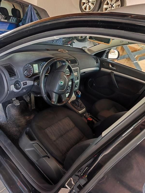 Gebraucht Skoda Octavia Elegance 105 PS (77 kW) 2013 Schwarz Kombi