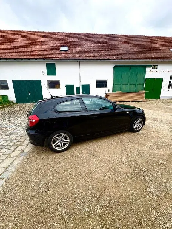 Gebraucht BMW 118 143 PS (105 kW) 2008 Schwarz Kleinwagen
