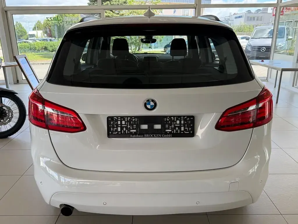 Gebraucht BMW 218 Active Tourer Basis 136 PS (100 kW) 2015 Weiß Van / Kleinbus
