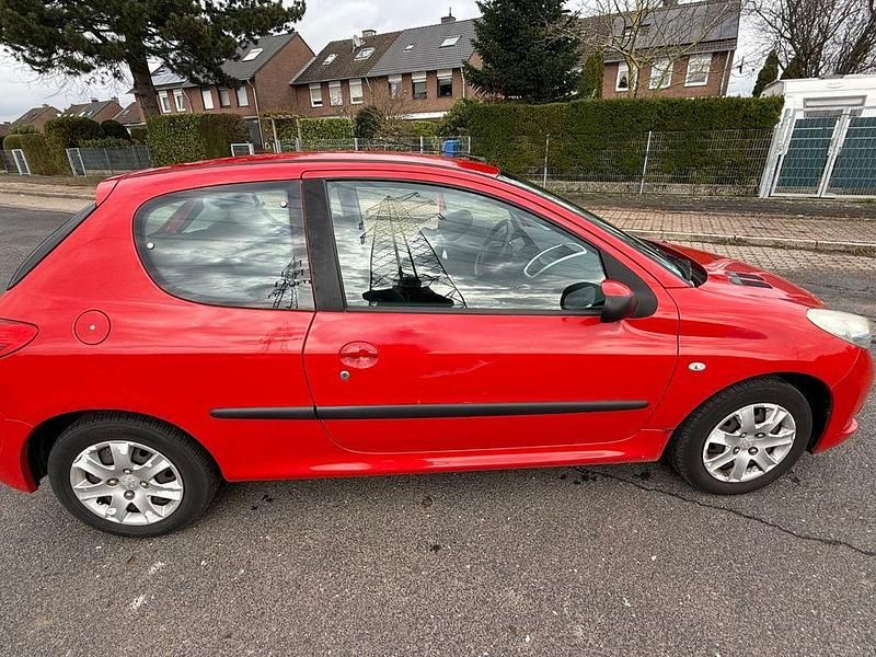 Gebraucht Peugeot 206+ 68 PS (50 kW) 2010 Rot Kleinwagen