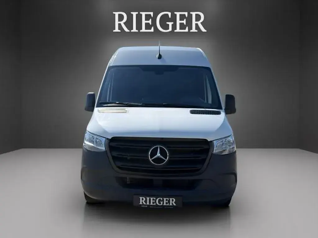 Gebraucht Mercedes Sprinter 150 PS (110 kW) 2024 Arktikweiß Van