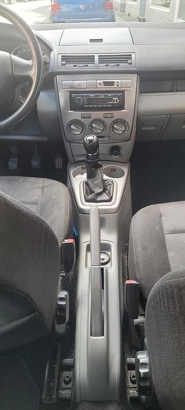 Second-hand Mazda 2 75 CP (55 kW) 2005 Albastru Hatchback