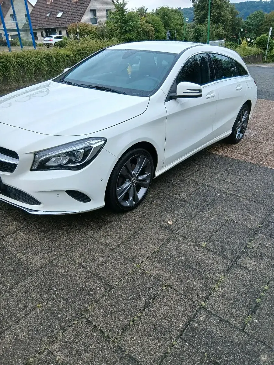 Gebraucht Mercedes CLA200 Shooting Brake 136 PS (100 kW) 2017 Andere farben Kombi