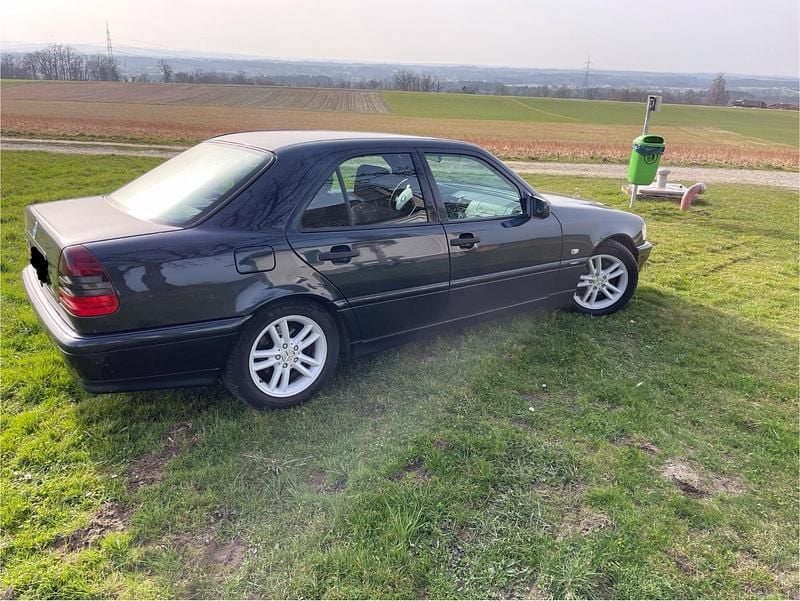 Gebraucht Mercedes C240 170 PS (125 kW) 1998 Schwarz Limousine