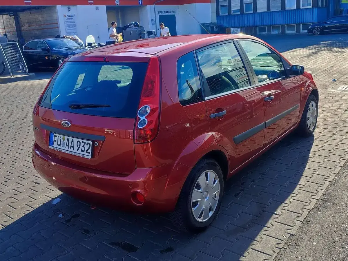 Gebraucht Ford Fiesta Style 80 PS (58 kW) 2007 Rot Kleinwagen