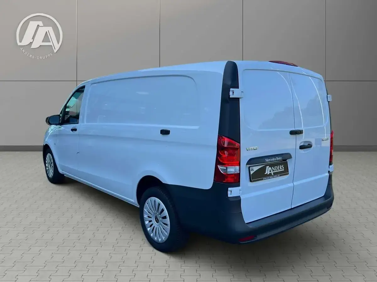 Gebraucht Mercedes Vito 163 PS (119 kW) 2025 Arktikweiß Van