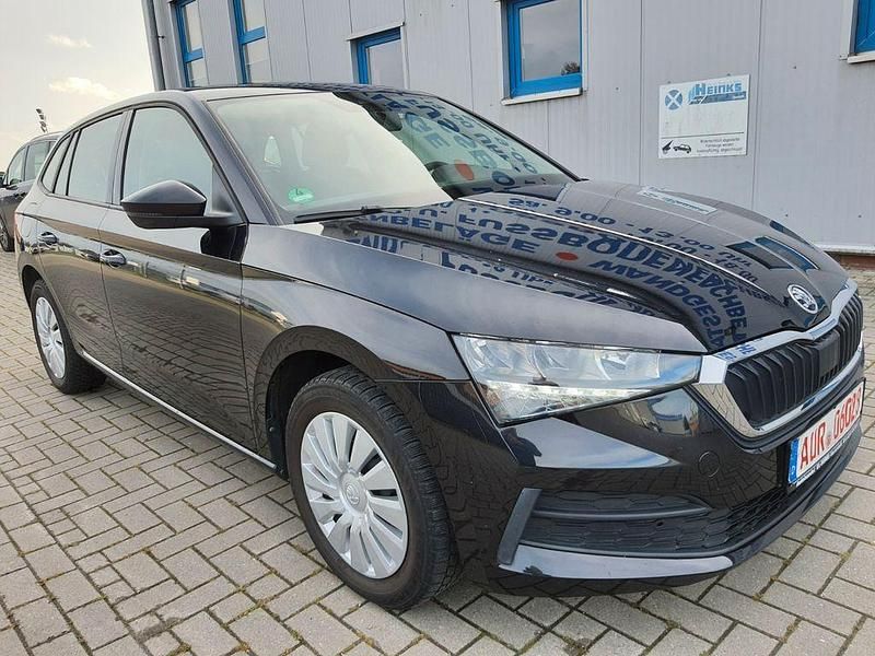 Schwarz Gebraucht 2021 Skoda Scala Active Kleinwagen | 13.999 € (Fairer Preis) - Bild 1/4