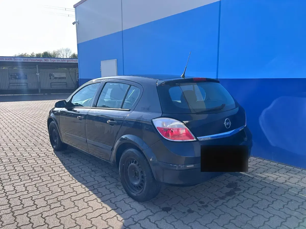 Gebraucht Opel Astra 105 PS (77 kW) 2006 Schwarz Limousine