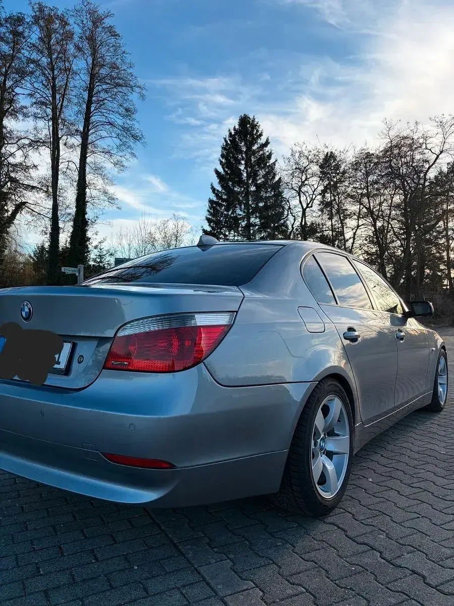 Gebraucht BMW 545 333 PS (244 kW) 2004 Grau Limousine