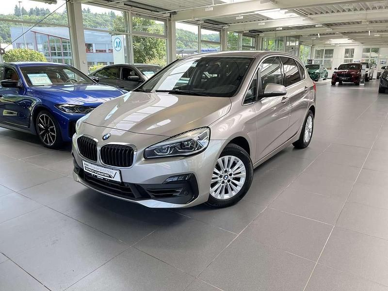 Kaschmirsilber Gebraucht 2021 BMW 220 Active Tourer Advantage Van / Kleinbus | 23.290 € (Fairer Preis) - Bild 1/3