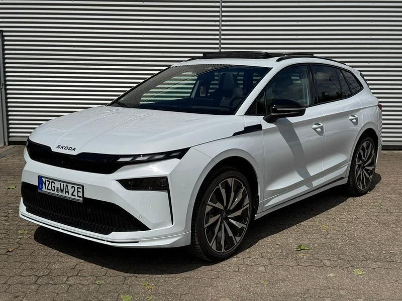 Weiß Gebraucht 2025 Skoda Enyaq iV SportLine SUV | 57.780 € - Bild 1/4
