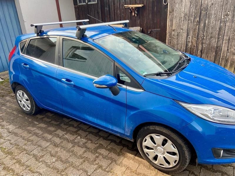 Gebraucht Ford Fiesta 101 PS (74 kW) 2013 Blau Kleinwagen