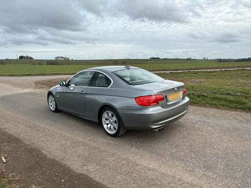 Gebraucht BMW 330 245 PS (180 kW) 2012 Grau Coupé