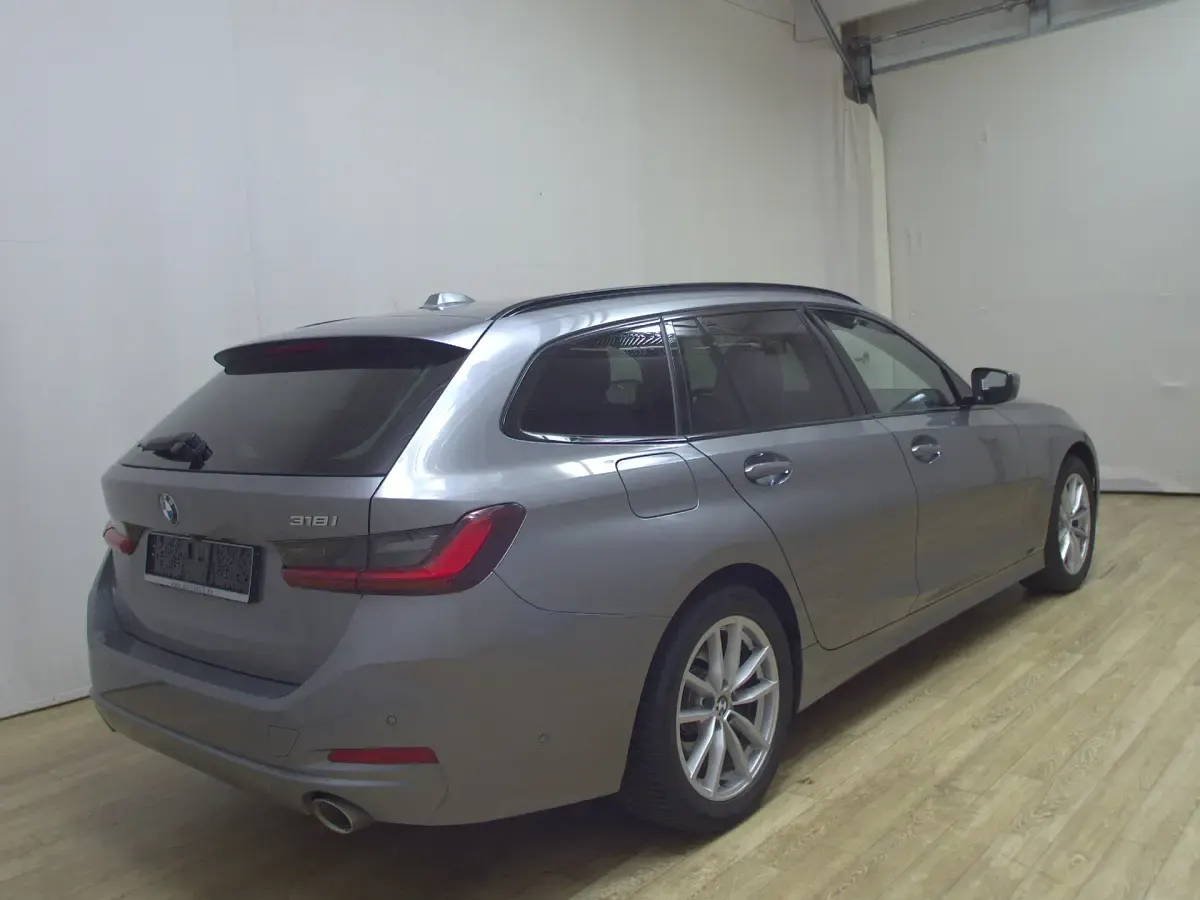 Gebraucht BMW 318 Shadowline 156 PS (114 kW) 2024 Skyscraper grau metallic Kombi