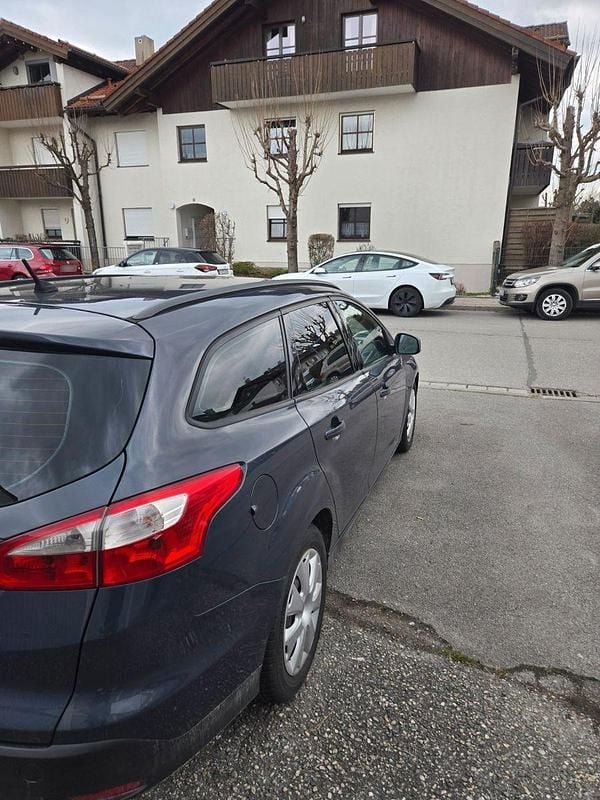 Gebraucht Ford Focus Trend 116 PS (85 kW) 2013 Grau Kombi