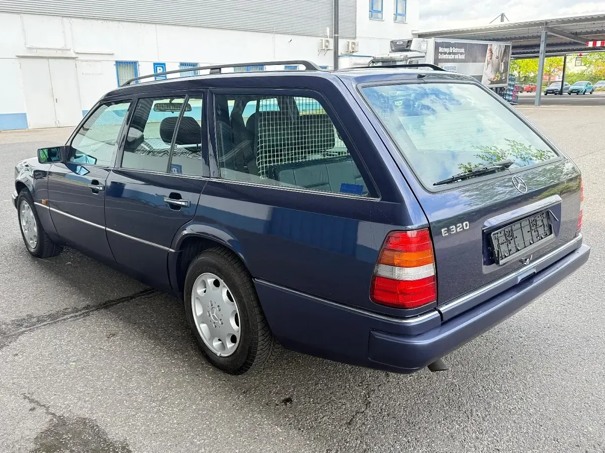 Gebraucht Mercedes E320 220 PS (161 kW) 1994 Blau Kombi