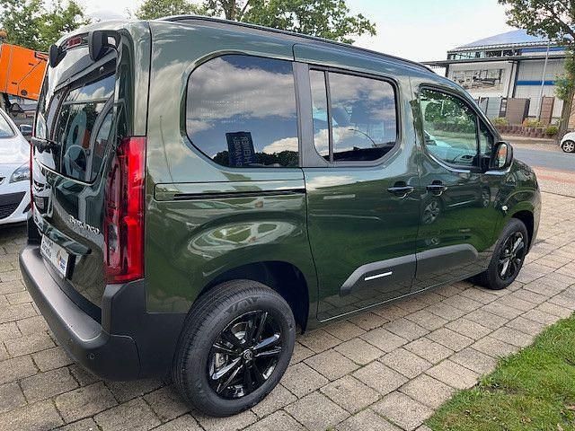 Neu Citroën Berlingo 110 PS (80 kW) 2025 Grün Van / Kleinbus