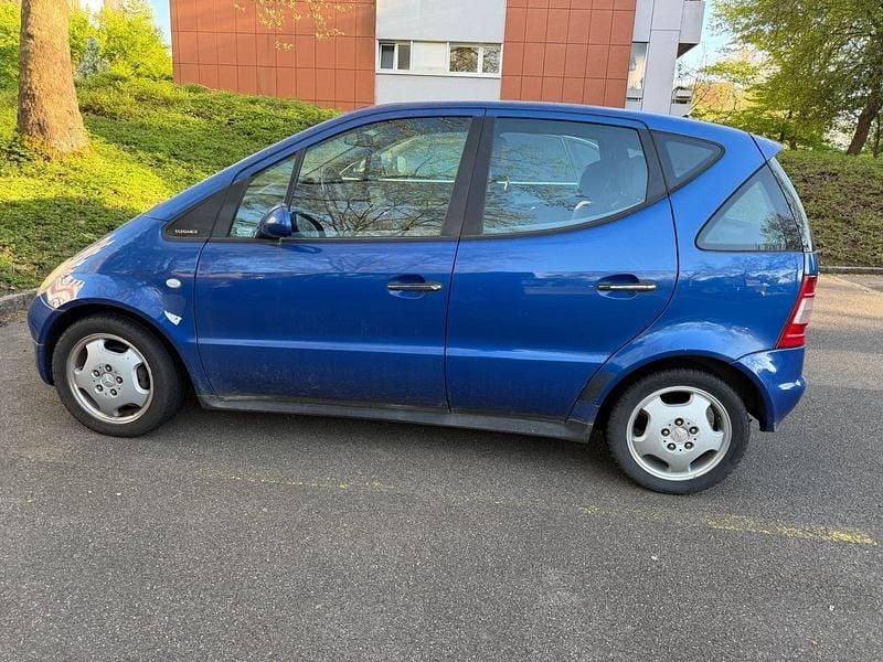 Gebraucht Mercedes A160 102 PS (75 kW) 1998 Blau Kleinwagen
