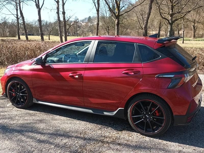 Rot Gebraucht 2024 Hyundai i20 N Performance Limousine | 27.200 € (Fairer Preis) - Bild 1/2