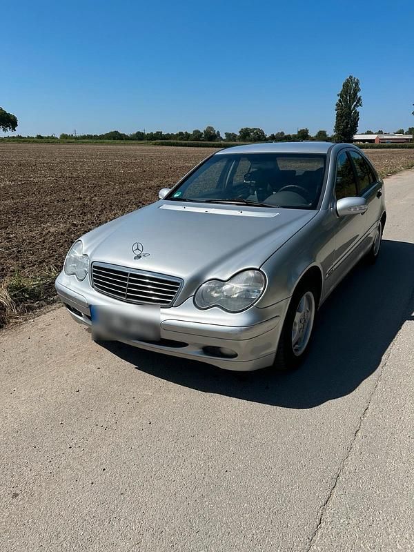 Silber Gebraucht 2002 Mercedes C220 Limousine | 2.500 € (Fairer Preis) - Bild 1/4