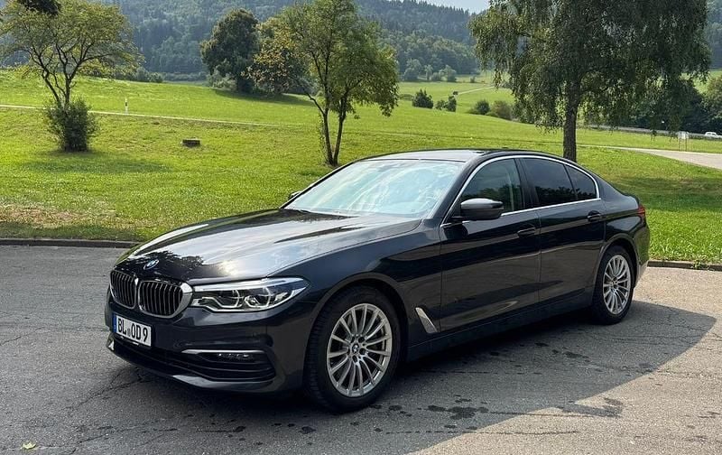 Grau Gebraucht 2018 BMW 540 Sport Line Limousine | 30.500 € (Superpreis) - Bild 1/4