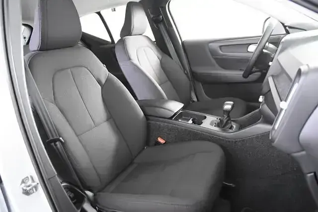 Gebraucht Volvo XC40 Momentum 129 PS (94 kW) 2021 Grau SUV