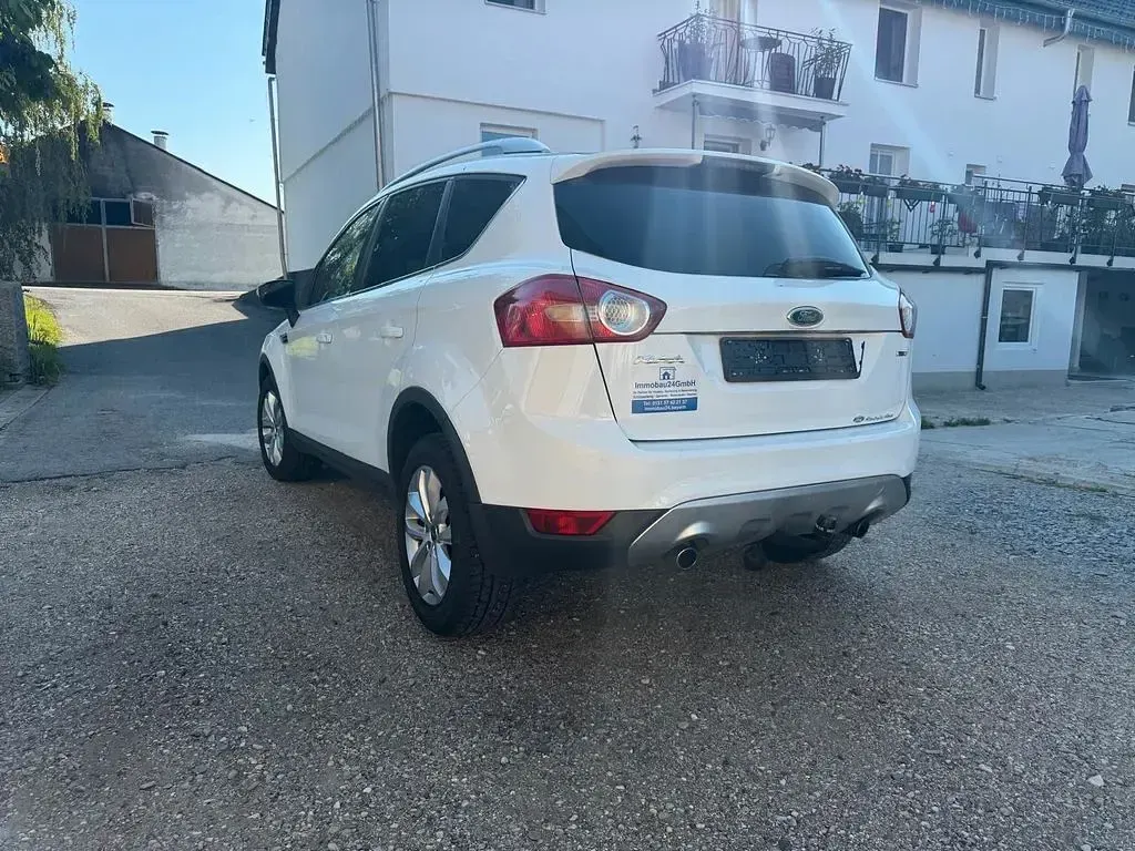 Gebraucht Ford Kuga Trend 136 PS (100 kW) 2010 Weiß SUV