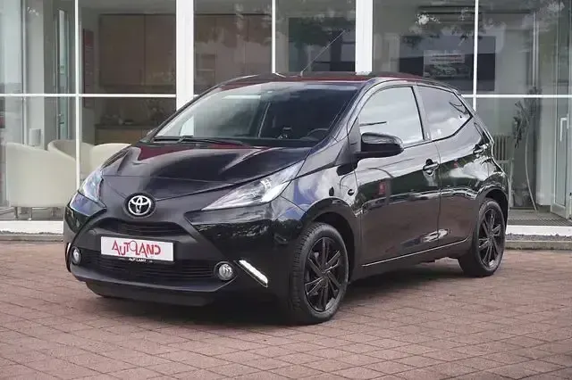 Używany Toyota Aygo 69 KM (50 kW) 2018 Czarny Hatchback