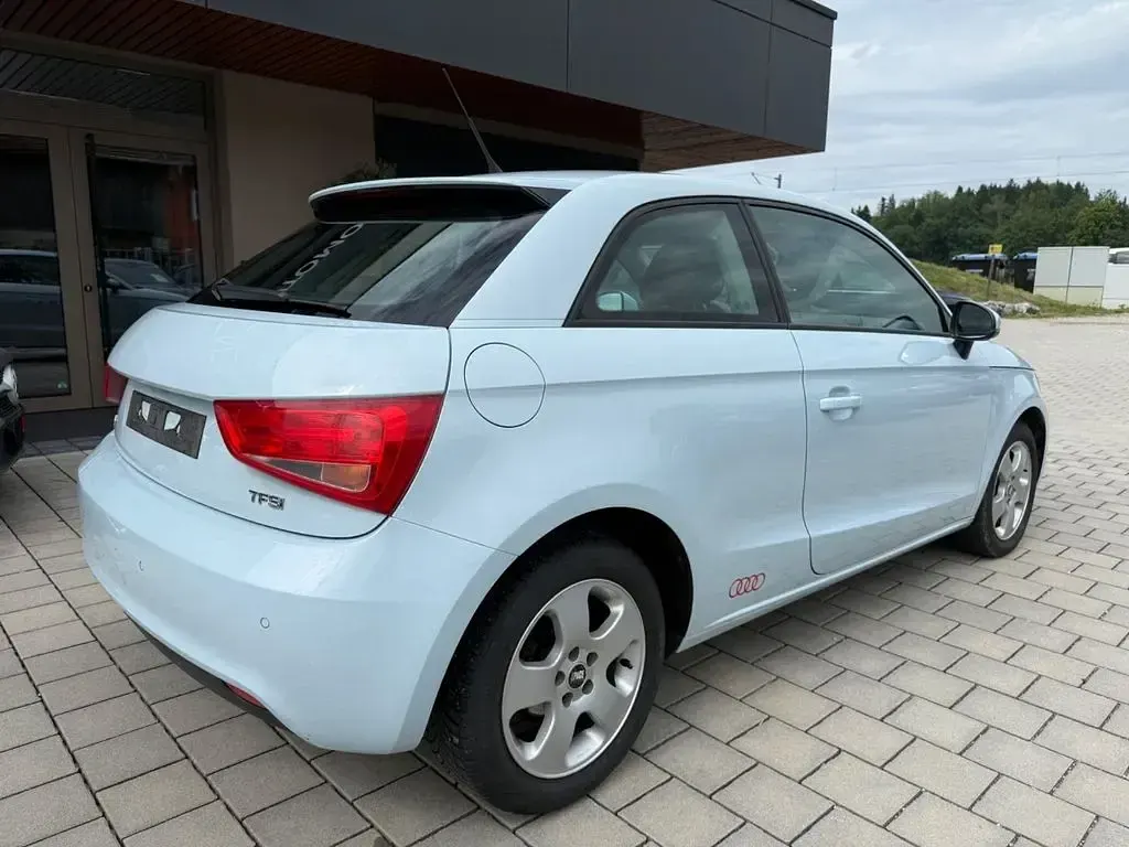 Gebraucht Audi A1 Attraction 86 PS (63 kW) 2011 Blau Kleinwagen