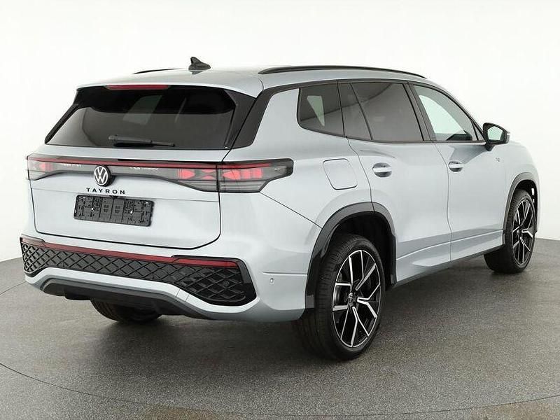 Neu VW Tayron R-line 193 PS (141 kW) 2025 Cipressino green metallic SUV