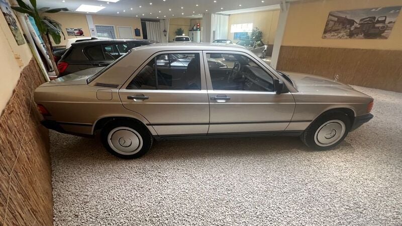Gebraucht Mercedes 190 102 PS (75 kW) 1987 Silber Limousine