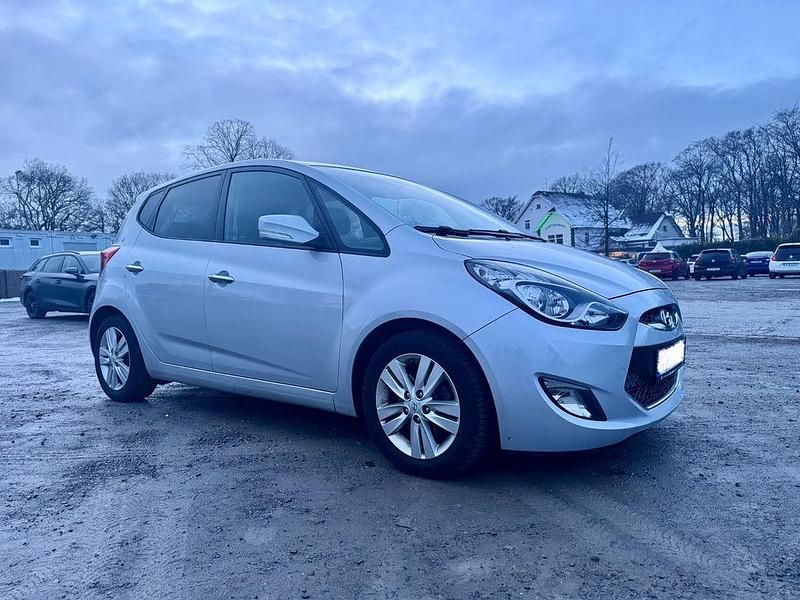 Gebraucht Hyundai i20 Comfort 150 PS (110 kW) 2011 Silber Limousine