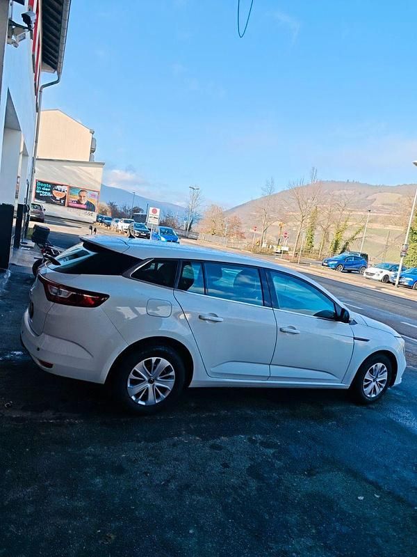 Gebraucht Renault Mégane GrandTour Life 101 PS (74 kW) 2017 Weiß Kombi