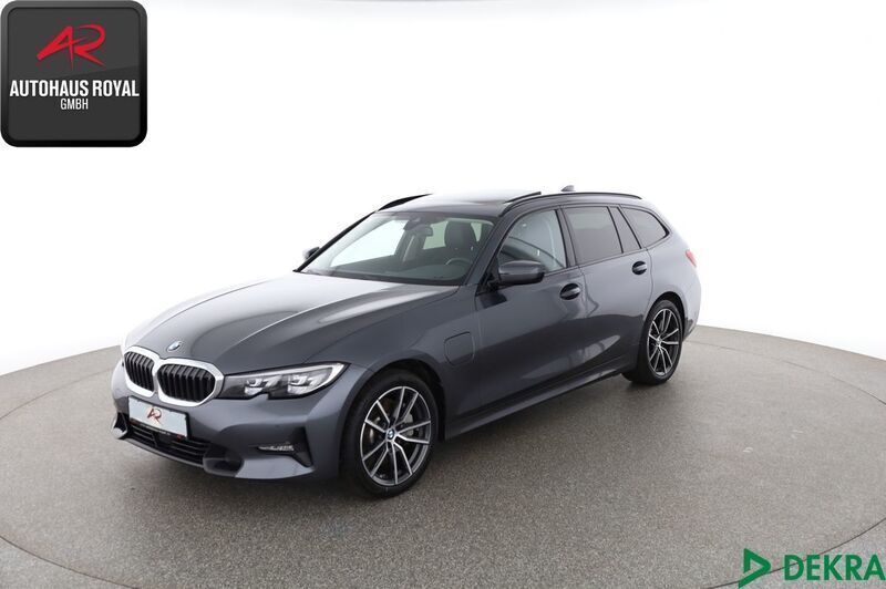 Grau Gebraucht 2021 BMW 330e Sport Line Kombi | 25.880 € (Guter Preis) - Bild 1/2