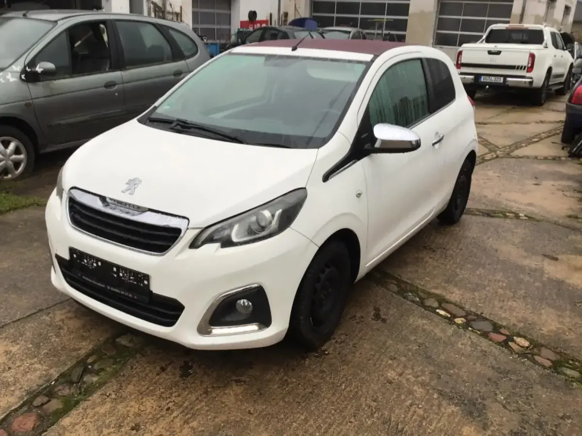 Gebraucht Peugeot 108 Allure 82 PS (60 kW) 2014 Zu lackieren weiss 068 Kleinwagen