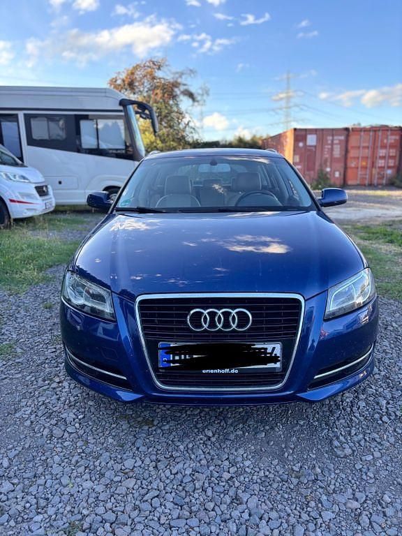 Blau Gebraucht 2011 Audi A3 Sportback Attraction Limousine | 3.999 € (Guter Preis) - Bild 1/4