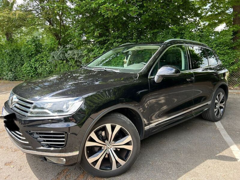 Schwarz Gebraucht 2015 VW Touareg Exclusive SUV | 20.500 € (Teuer) - Bild 1/4