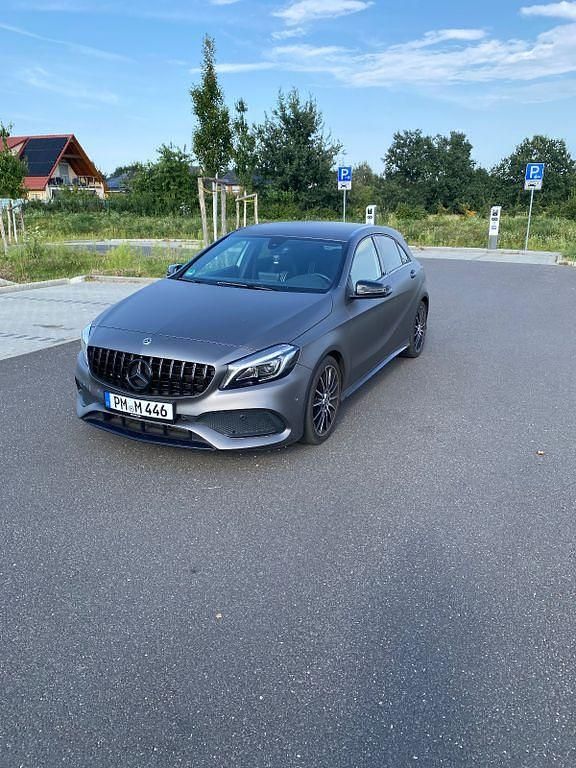 Weiß Gebraucht 2017 Mercedes A180 Edition Limousine | 17.900 € (Fairer Preis) - Bild 1/4