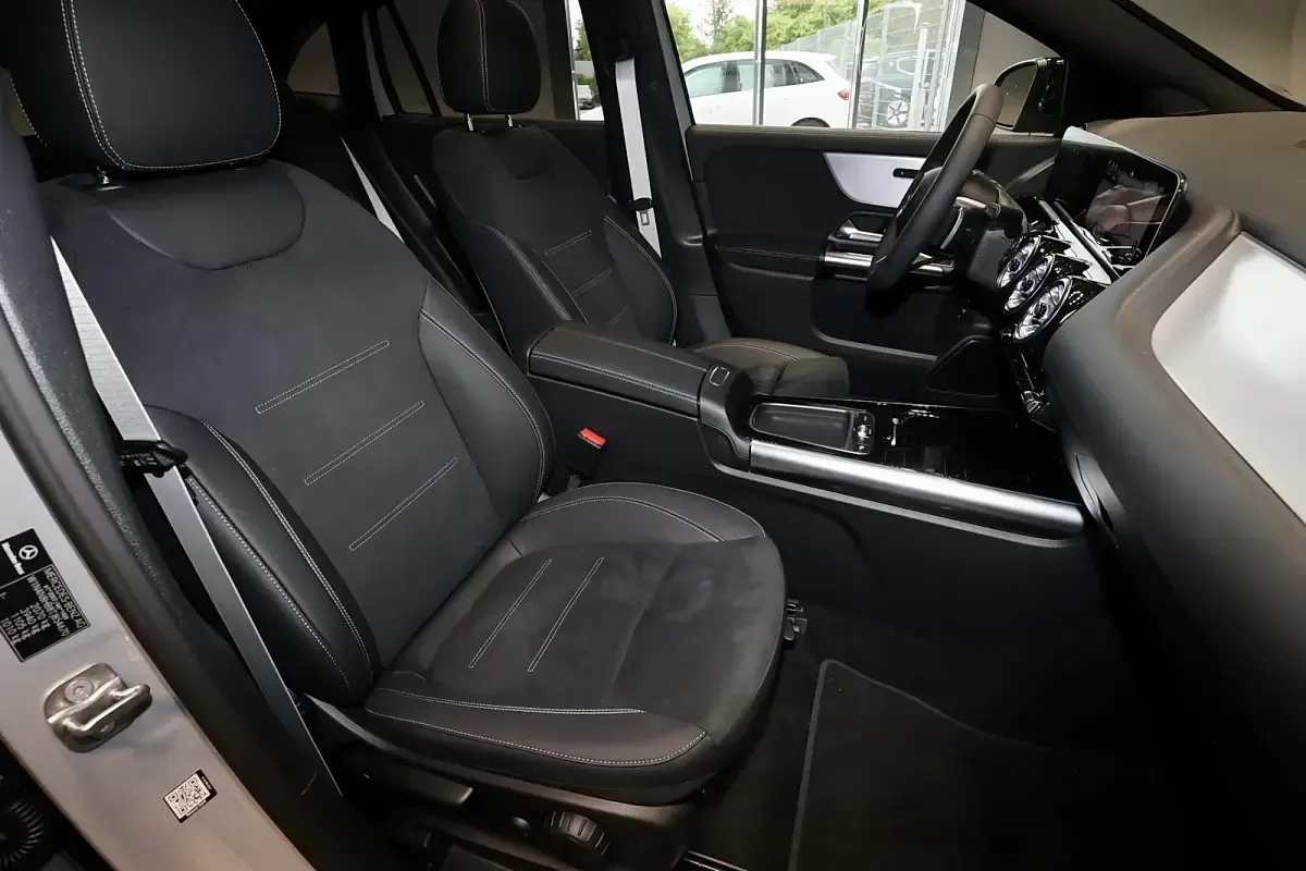 Usata Mercedes GLA200 AMG 163 CV (119 kW) 2026 Grigio SUV