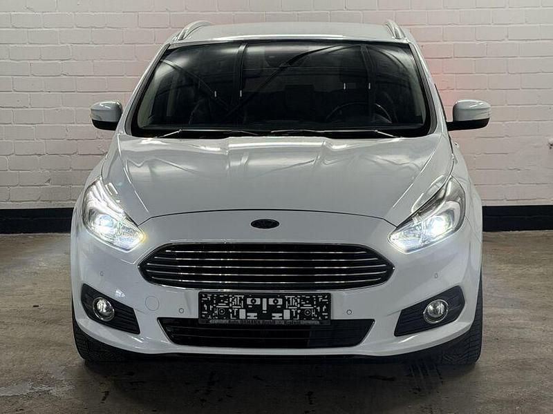 Gebraucht Ford S-MAX Titanium 241 PS (177 kW) 2019 Weiß Van / Kleinbus