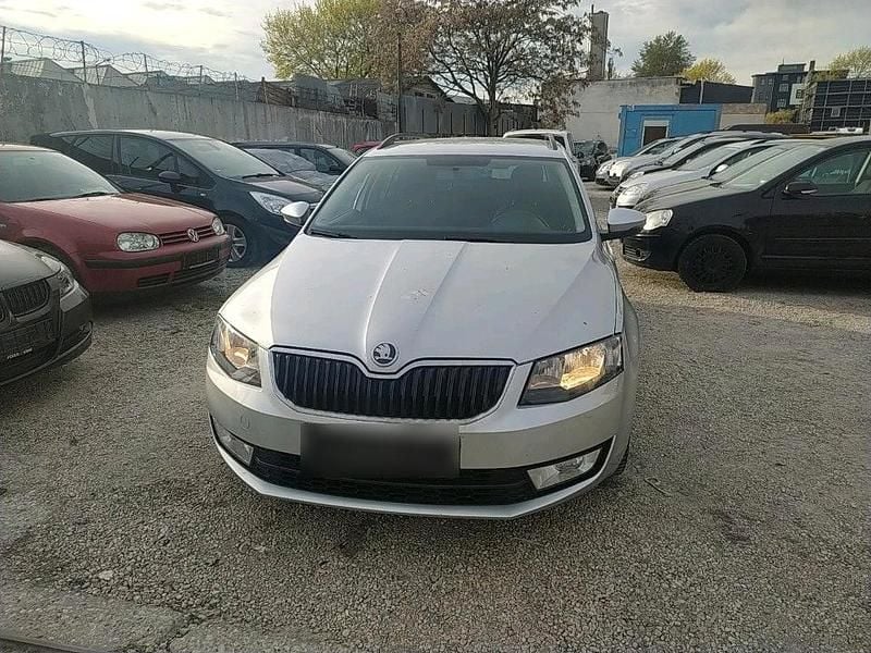 Gebraucht Skoda Octavia 101 PS (74 kW) 2014 Silber Kleinwagen