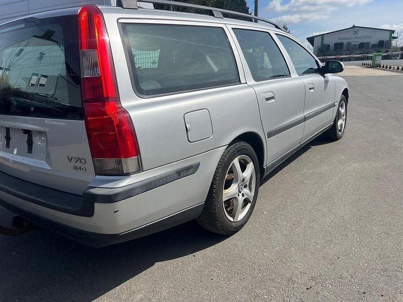 Gebraucht Volvo V70 Kinetic 163 PS (119 kW) 2005 Silber Kombi