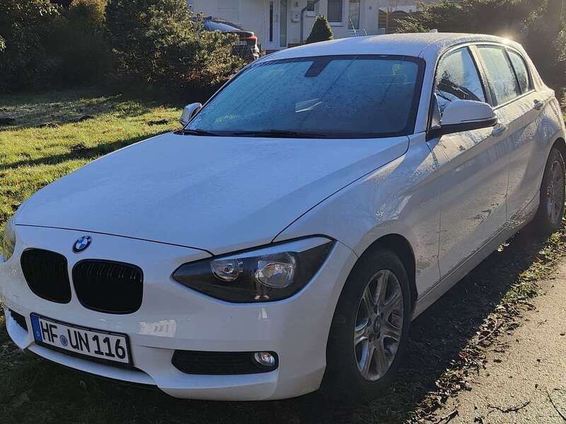 Weiß Gebraucht 2013 BMW 116 Kleinwagen | 6.400 € (Guter Preis) - Bild 1/4