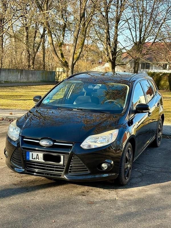 Gebraucht Ford Focus Trend 125 PS (91 kW) 2013 Schwarz Kombi