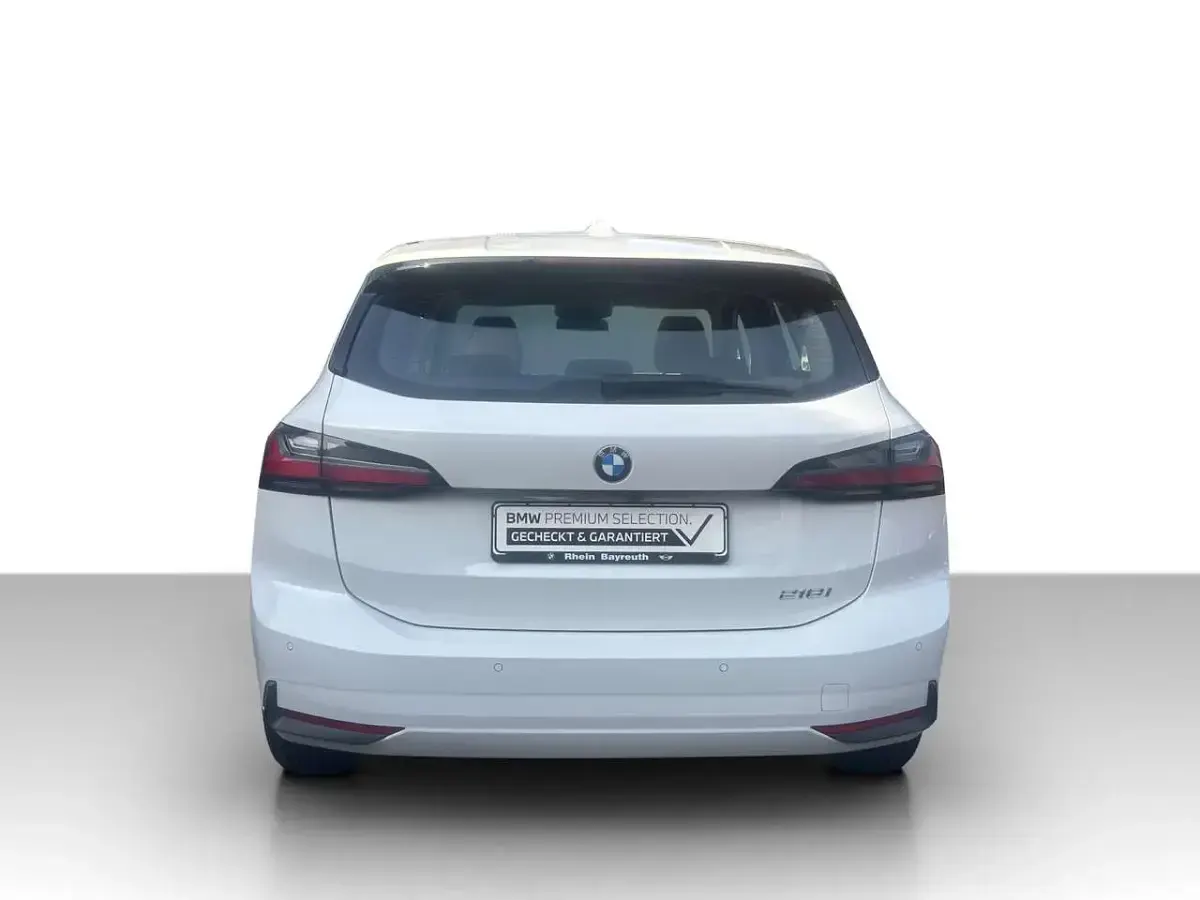 Gebraucht BMW 218 Active Tourer 136 PS (100 kW) 2023 Weiß Van / Kleinbus