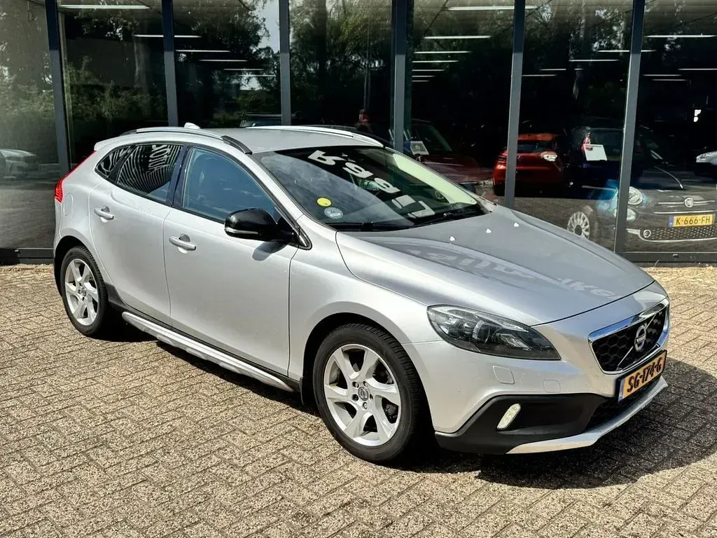 Gebraucht Volvo V40 CC Momentum 116 PS (85 kW) 2013 Grau Kombi