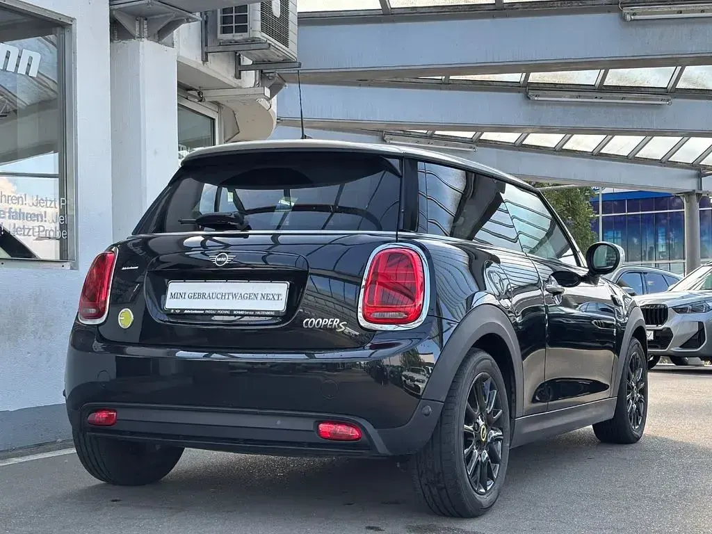 Gebraucht Mini Cooper SE Classic 135 kW (184 PS) 2023 Schwarz Kleinwagen