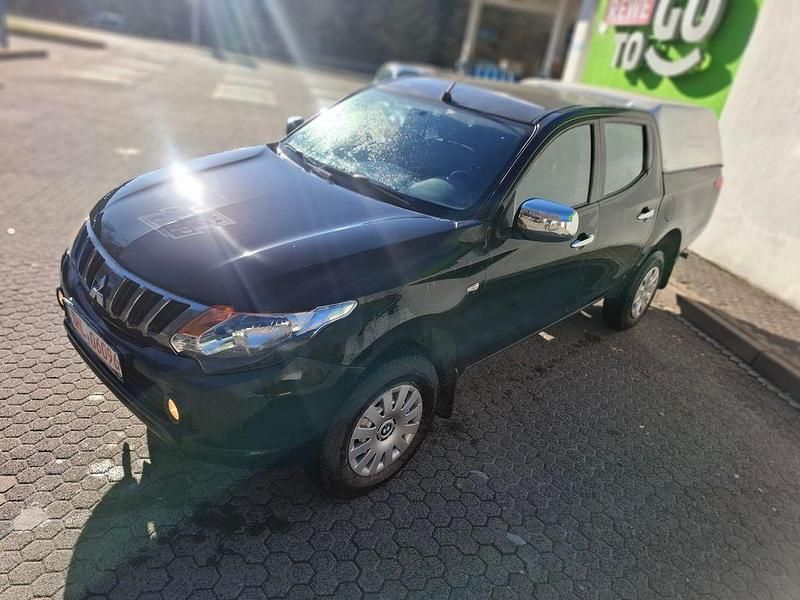 Gebraucht Mitsubishi L200 154 PS (113 kW) 2019 Schwarz Abholung