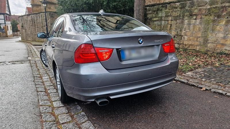 Gebraucht BMW 320 170 PS (125 kW) 2011 Grau Limousine