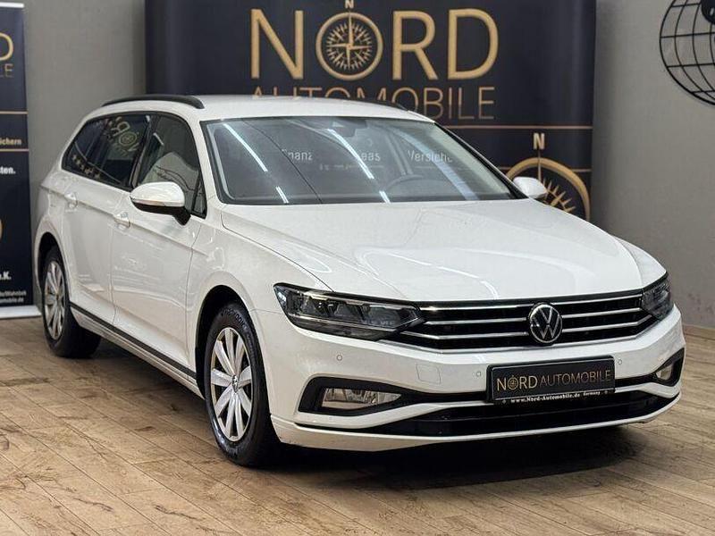 Gebraucht VW Passat Conceptline 150 PS (110 kW) 2022 Oryxweiß perlmutteffekt Kombi
